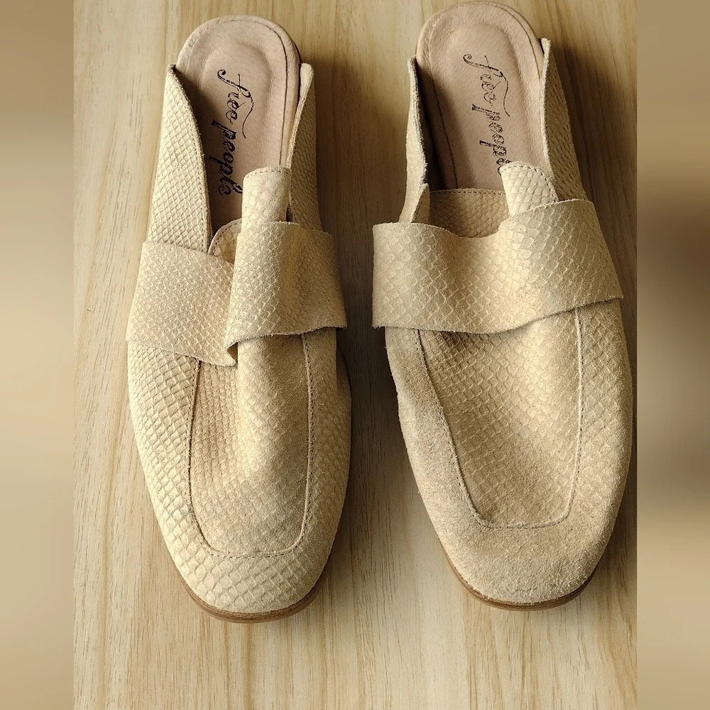 Free People at Ease Beige Tan Suede Leather Snakeskin Loafer Mule Sz 39 US 8-8.5